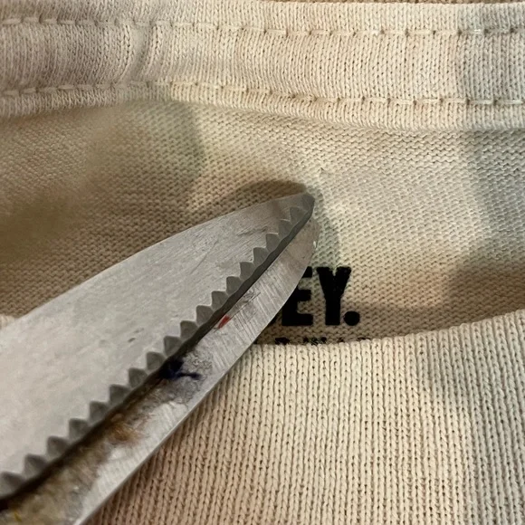 Obey Running Wild Graphic T-ShirtbMena Medium - Picture 3 of 9